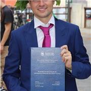 Laureato magistrale in Fisica per lezioni di Matematica e Fisica online, anche in inglese.